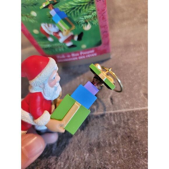 Hallmark 2001 peek-a-boo present ornament Xmas decor Santa Claus - Picture 4 of 4